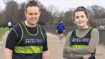 London Marathon: Bone marrow recipient runs with donor who saved her life - BBC Sport