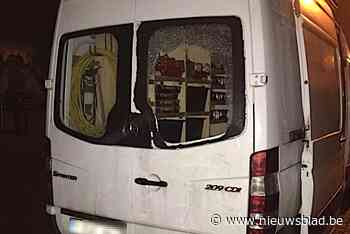 Dief steelt gsm uit bestelwagen die niet op slot is