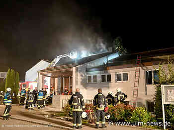 Toter bei Wohnungsbrand über Gemeindehaus gefunden