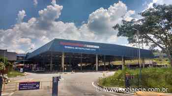 Homem rouba celular no Terminal de Cotia, mas é imobilizado por outras pessoas e acaba preso - Cotia e Cia