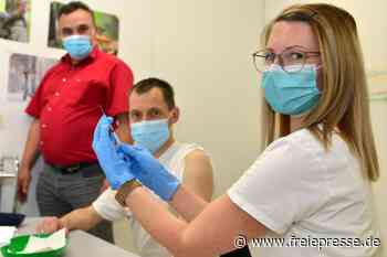 Die letzte Spritze im Impfzentrum Mittweida - Freie Presse