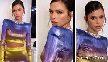 Bruna Marquezine usa conjunto holográfico em evento de Paris - R7.COM