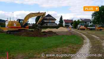 Der erste Bagger im neuen Baugebiet in Holzheim ist angerollt