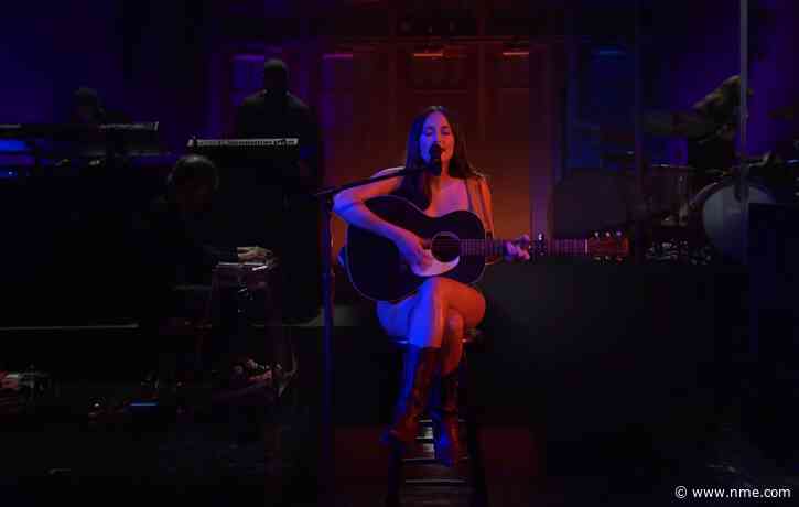 Kacey Musgraves channels ‘Forrest Gump’ in ‘SNL’ performance of ‘Justified’