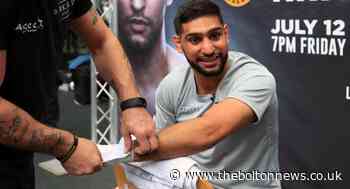 Amir Khan says he was hero on United Airlines flight in tweet