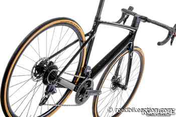 SCOTT ADDICT RC 20 REVIEW - Road Bike Action