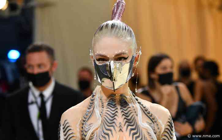 Grimes says she staged photo to trick paparazzi following her