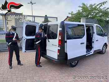 Cuneo, furgone diretto in Francia con 9 migranti a bordo: arrestati tre «passeur» - Corriere della Sera