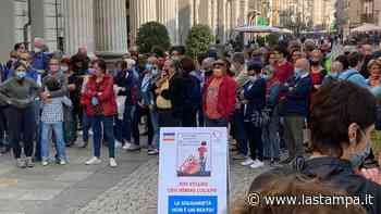 “Io sto con Mimmo Lucano”: a Cuneo il presidio di solidarietà per l’ex sindaco di Riace - La Stampa