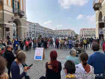 “Noi stiamo con Mimmo Lucano”: in 200 a Cuneo a protestare contro la sentenza di condanna - TargatoCn.it