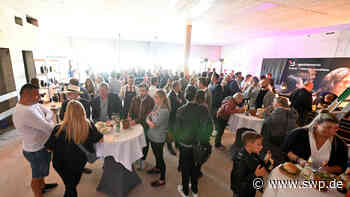 Magie-Theater Neu-Ulm: Nino de Angelo und Romina Amann: Florian Zimmer verzaubert Gäste mit Richtfest - SWP