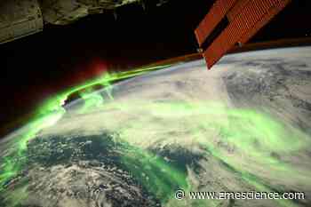 Astronaut captures stunning photos of an aurora above Earth - ZME Science