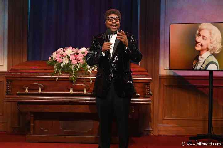 R. Kelly’s ‘I Believe I Can Fly’ Horrifies Mourners in ‘SNL’ Funeral Sketch: Watch
