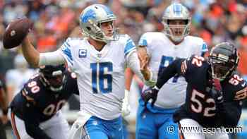 Premature snap bounces off Goff, into hands of Bears D-lineman