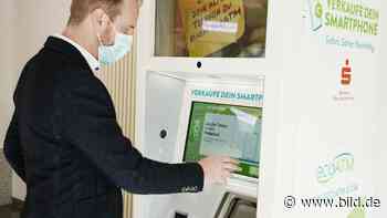 Mannheim - Dieser Bankautomat ist ein Handy-Händler - BILD