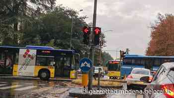 Modena. Via Emilia ovest-Barozzi Traffico fuori controllo e lunghe code al mattino - La Gazzetta di Modena