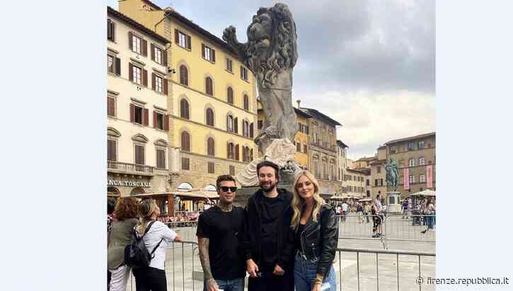 Vezzoli in Florence, un leone rampante in piazza della Signoria - La Repubblica Firenze.it