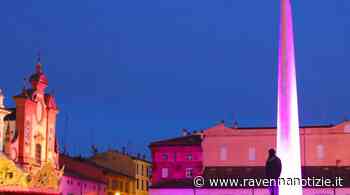 Lugo. L'ala del monumento di Francesco Baracca si illumina per la campagna Nastro Rosa AIRC - ravennanotizie.it