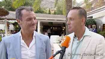John de Bever en man vieren 12,5 jaar huwelijk onder de Spaanse zon - RTL Nieuws