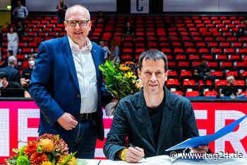 Chemnitz: Bei Niners Pokal-Sieg - Basketball-Trainer Torsten Loibl mit Eintrag ins Goldene Buch geehrt - TAG24