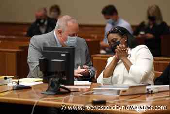 Warren will resign Dec. 1 after accepting plea deal