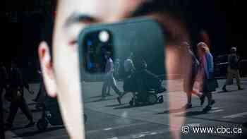 Facebook, Instagram and WhatsApp coming back online after global outage