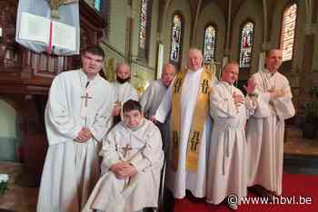 Bronzen medaille voor volkspriester Gerard - Het Belang van Limburg