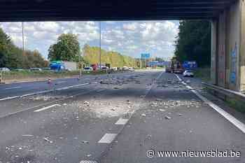Deel van aangereden brug over E40 moet worden vervangen