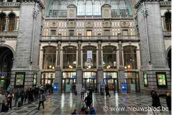 Lange wachtrijen aan loketten Centraal Station door personeelstekort: “We zijn volop aan het rekruteren”
