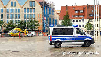 Rettungshubschrauber landet auf dem Münsterplatz in Ulm
