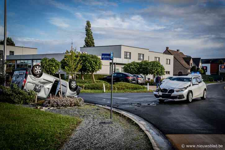 Auto gaat overkop in Paal: één gewonde naar het ziekenhuis gebracht