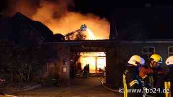 Brand auf Hotelhof in Bad Belzig löst Großeinsatz der Feuerwehr aus - rbb24