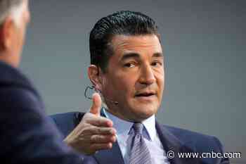 Dr. Scott Gottlieb says ‘nothing is going to stop' families from gathering for holidays - CNBC