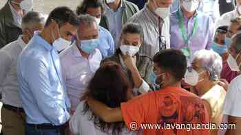 Sánchez volverá a La Palma tras la llegada de la lava al mar - La Vanguardia