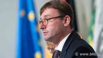 Verfassungsschutzbericht - Sachsens Innenminister sieht Demokratie bedroht - BILD