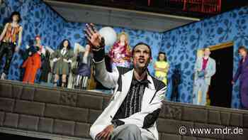 "Tartuffe" am Staatsschauspiel Dresden: erst amüsant, dann dröge - MDR