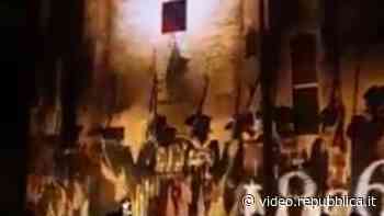 Parma, il Cantico delle Creature 'appare' sulla faccia della chiesa di San Francesco - Repubblica TV