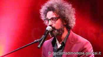 La “Cantata d’autore” di Simone Cristicchi arriva a Modena: «Nel mio spettacolo la voce degli ultimi» - Gazzetta di Modena