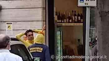 Modena. Bilance impazzite da “Manzini” Arriva Striscia la Notizia - La Gazzetta di Modena