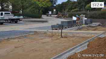 Bauarbeiten kurz vor dem Abschluss: Bald können am Busbahnhof in Parchim mehr Autos parken | svz.de - svz – Schweriner Volkszeitung