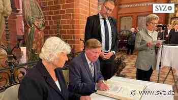 Goldenes Buch der Stadt Parchim: Elke und Manfred Arndt erhalten höchste Auszeichnung der Stadt | svz.de - svz – Schweriner Volkszeitung