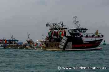 French fishermen threaten to blockade Calais in fishing rights row - St Helens Star