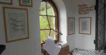 Fenster zerstört - Private Kapelle von Vandalen mit Steinen beworfen - Kronen Zeitung