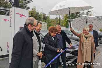 Eerste ultrasnelle laadpalen van het land ingehuldigd: op amper 15 minuten is de batterij ‘volgetankt’