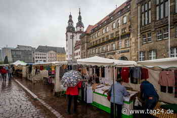 Chemnitz: Endlich wieder "Schlüpfermarkt"! Erstmals seit Corona wieder buntes Treiben vorm Rathaus - TAG24