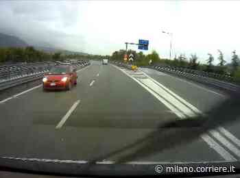 Lecco, auto contromano sulla superstrada: furgone evita il frontale - Corriere della Sera