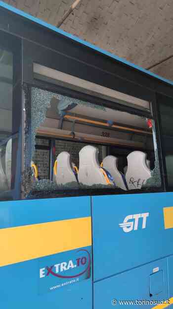 ORBASSANO - Vandali sfasciano vetro sull'autobus per Cumiana - TorinoSud