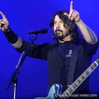 Dave Grohl was told Kurt Cobain died a month before he committed suicide