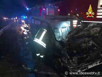 In fiamme un furgone: traffico rallentato tra Fossano e Sant'Albano Stura - www.ideawebtv.it - Quotidiano on line della provincia di Cuneo - IdeaWebTv