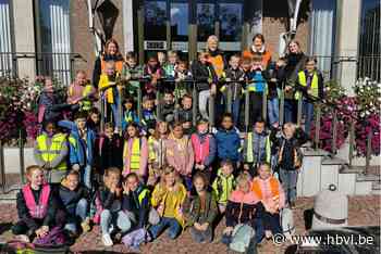 Vierde leerjaar De Vlieger bezoekt 't Huis van de gemeente - Het Belang van Limburg